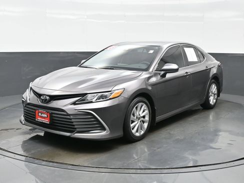 Used 2023 Toyota Camry LE image 2