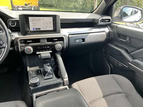 Used 2025 Toyota 4Runner SR5 AWD/4WD image 22