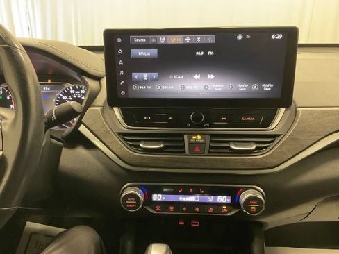 Used 2023 Nissan Altima 2.5 SL AWD/4WD image 29