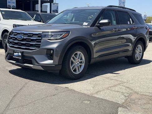 New 2026 Ford Explorer Active w/ Active Comfort Package RWD image 3