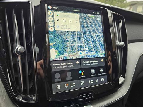 Certified 2025 Volvo XC60 B5 Plus w/ Protection Package Premier image 30