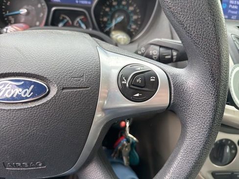 Used 2014 Ford Focus SE w/ SE Winter Package FWD image 11