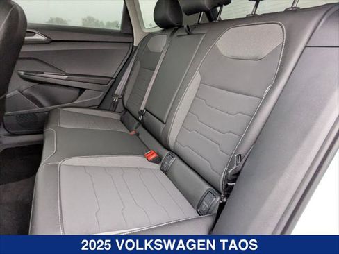 New 2025 Volkswagen Taos SE FWD image 18