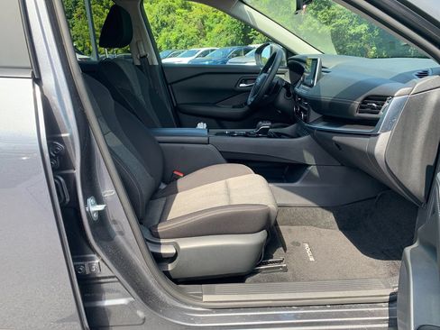 Used 2025 Nissan Rogue SV FWD image 31
