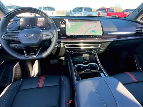 Used 2025 Chevrolet Traverse RS w/ LPO, Floor Liner Package image 7