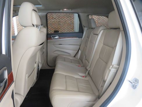 Used 2011 Jeep Grand Cherokee Limited image 19