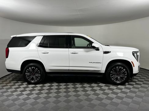 Used 2025 GMC Yukon Elevation AWD/4WD image 4