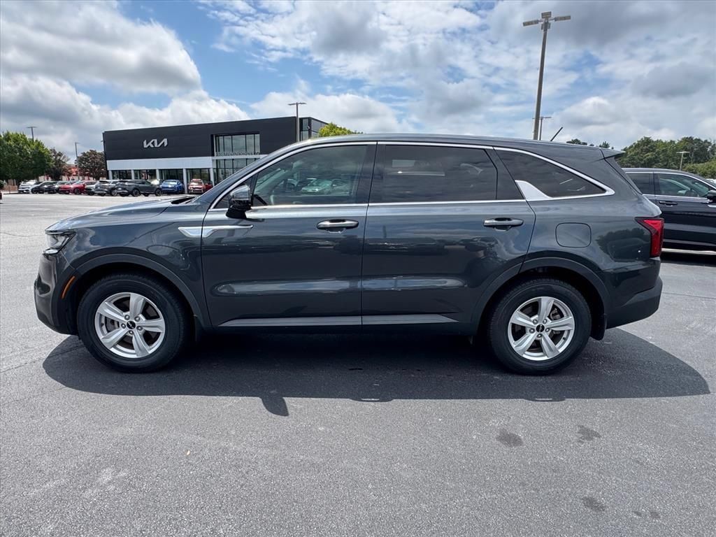 Certified 2023 Kia Sorento LX FWD image 6