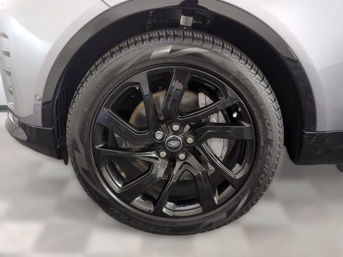 Certified 2025 Land Rover Discovery Dynamic SE image 10
