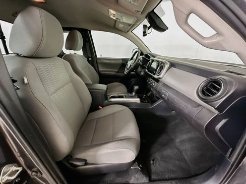 Used 2018 Toyota Tacoma SR5 RWD image 28