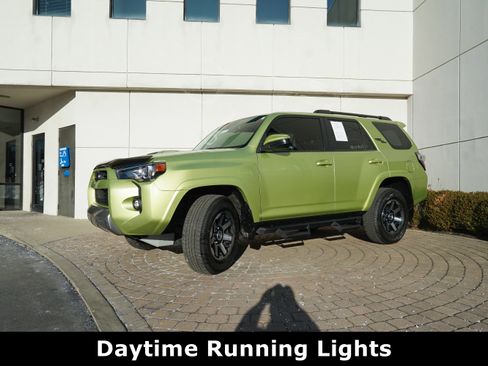 Used 2023 Toyota 4Runner TRD Off-Road image 17