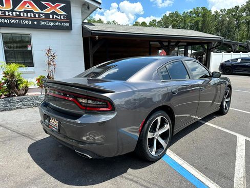 Used 2017 Dodge Charger SE image 19