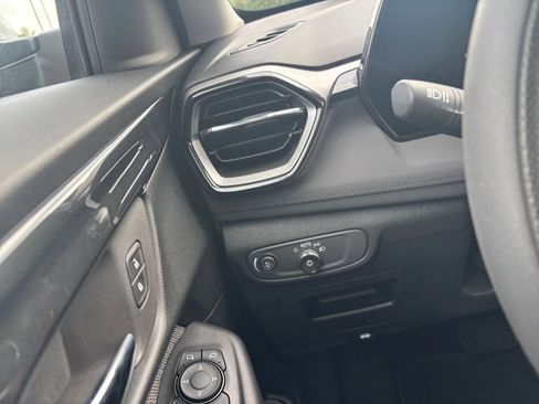 Used 2025 Chevrolet TrailBlazer LT image 32