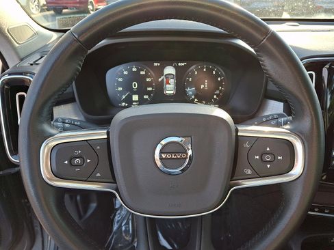 Used 2019 Volvo XC40 T5 Momentum image 22