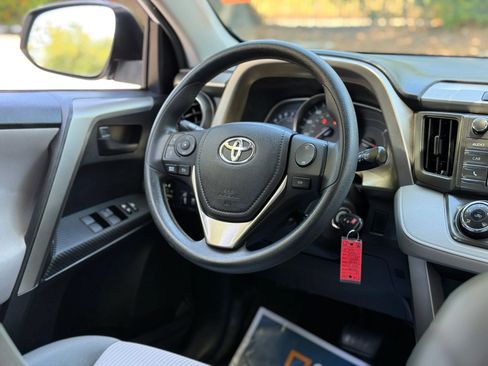 Used 2015 Toyota RAV4 LE FWD image 18