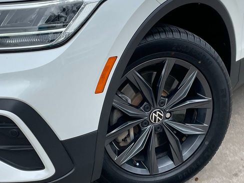 Used 2023 Volkswagen Tiguan SE image 9