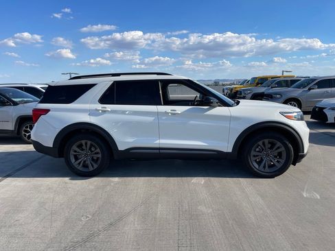 Used 2023 Ford Explorer XLT w/ Equipment Group 202A RWD image 3