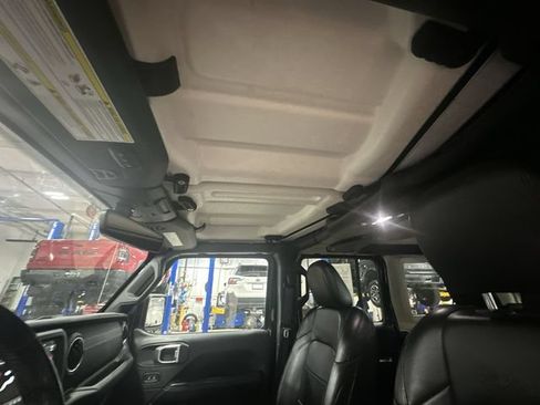 Used 2018 Jeep Wrangler Unlimited Sahara AWD/4WD image 20