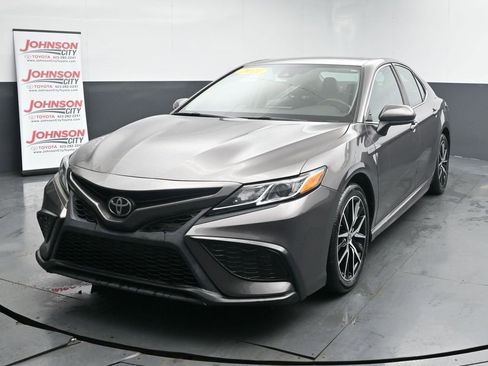 Used 2021 Toyota Camry SE image 4