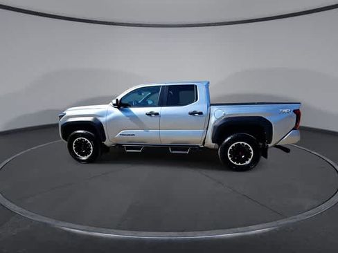 Certified 2024 Toyota Tacoma TRD Off-Road AWD/4WD image 5