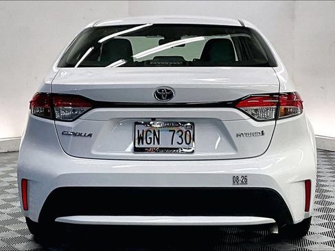 Used 2021 Toyota Corolla LE FWD image 3