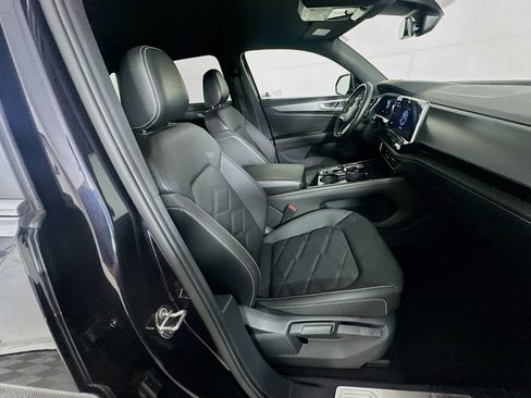 Used 2025 Volkswagen Atlas Cross Sport SE image 30