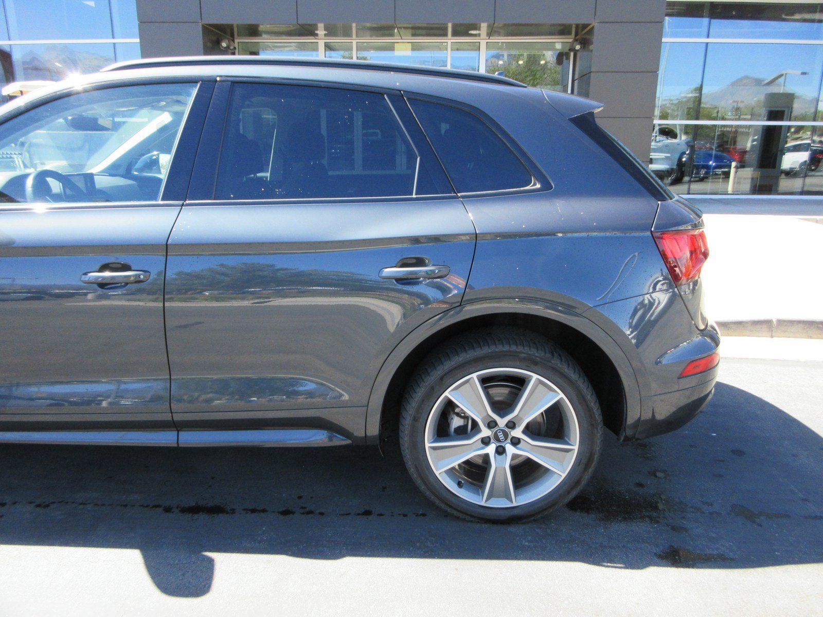 Used 2020 Audi Q5 2.0T Premium Plus w/ Premium Plus Package AWD/4WD image 4