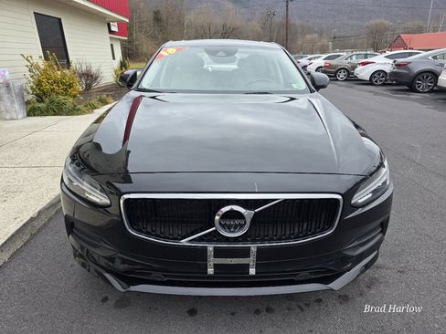 Used 2018 Volvo S90 T6 Momentum w/ Convenience Package image 2
