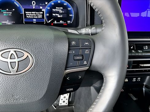 Used 2025 Toyota Camry XSE FWD image 11