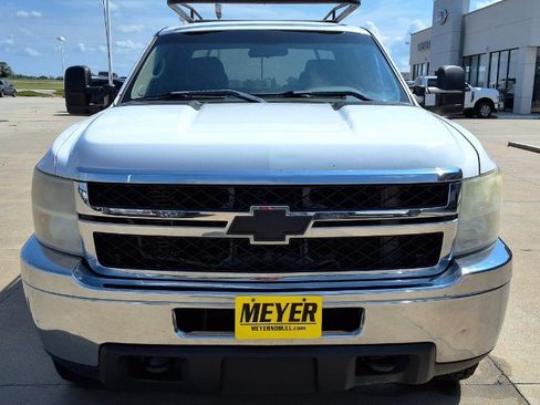 Used 2011 Chevrolet Silverado 3500 W/T AWD/4WD image 3