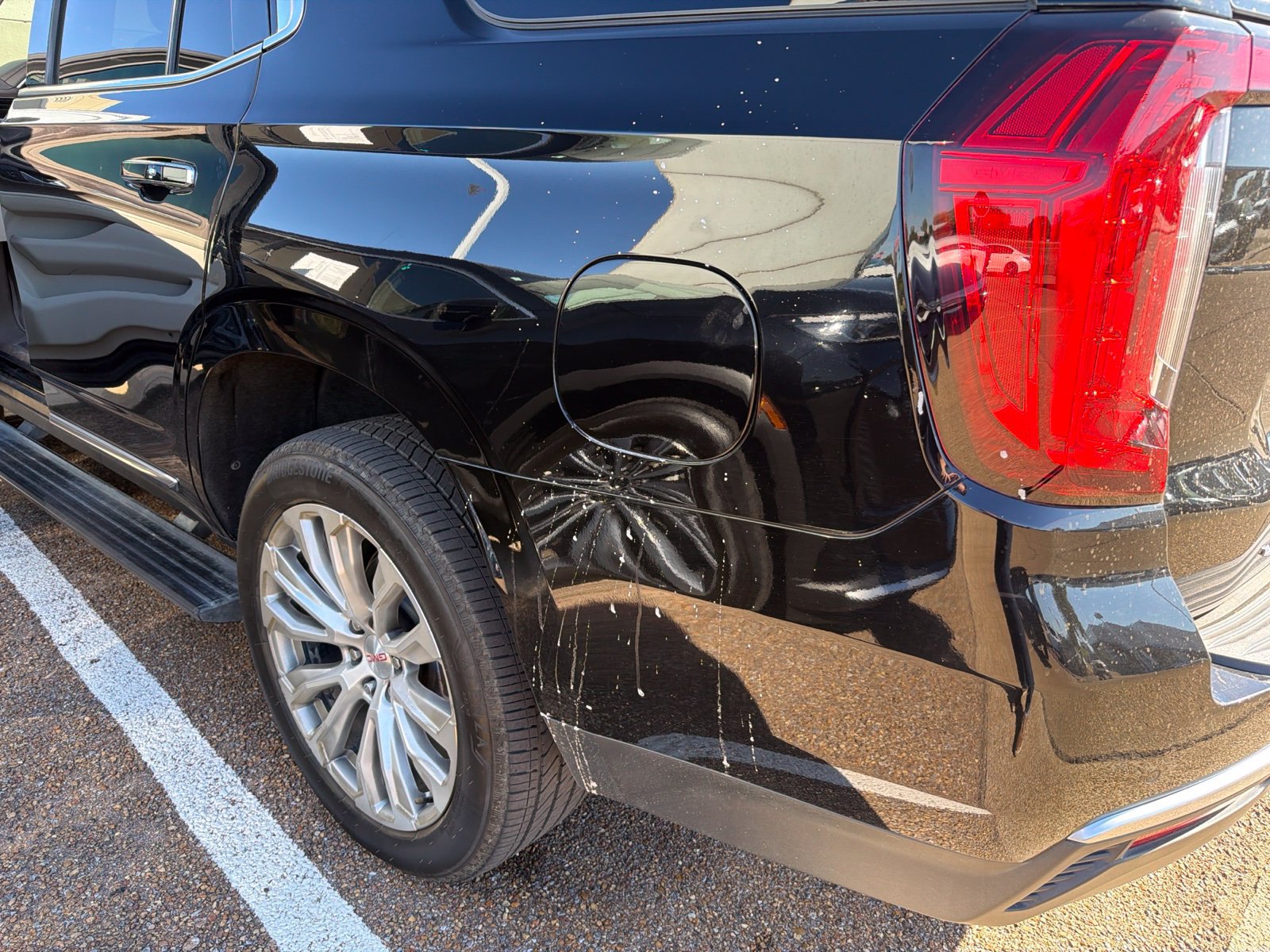Used 2023 GMC Yukon Denali RWD image 17