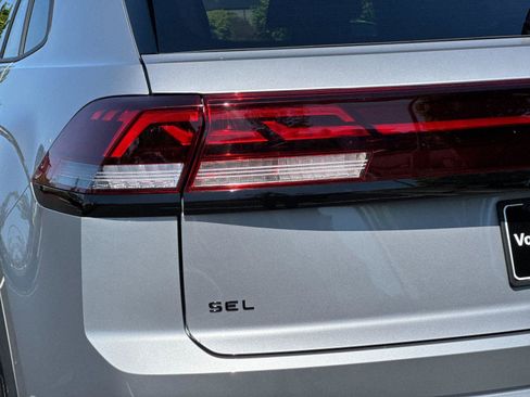 New 2026 Volkswagen Atlas Cross Sport SEL R-Line image 25