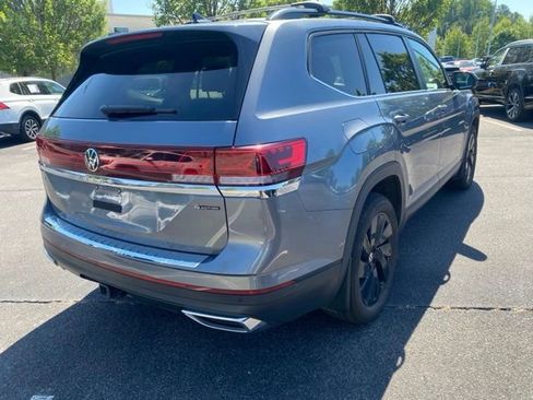 Used 2024 Volkswagen Atlas SE AWD/4WD image 11