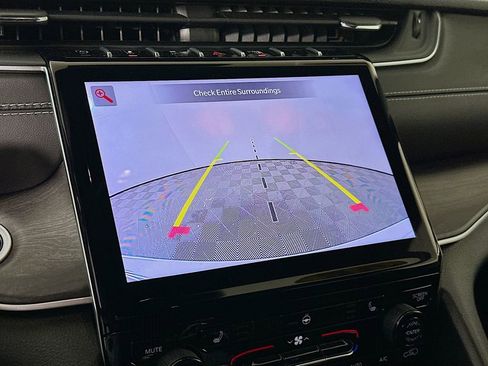 Certified 2025 Jeep Grand Cherokee Limited w/ Black Appearance Package image 22