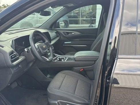 Used 2024 Chevrolet Traverse LS FWD image 11