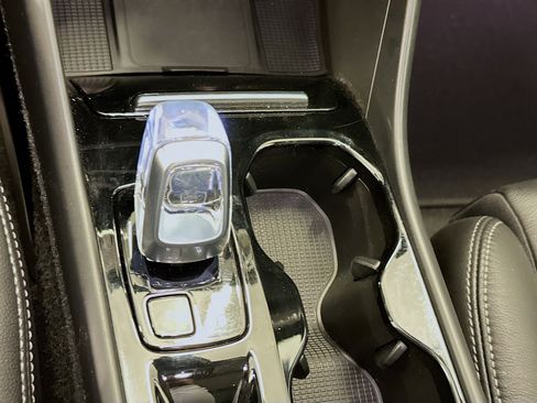 Used 2023 Volvo XC40 B5 Plus w/ Protection Package Premier image 25