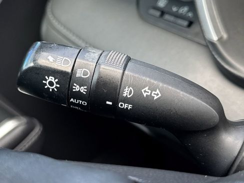 Used 2023 Toyota Highlander XSE FWD image 17