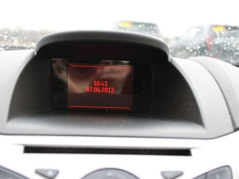 Used 2013 Ford Fiesta SE image 27