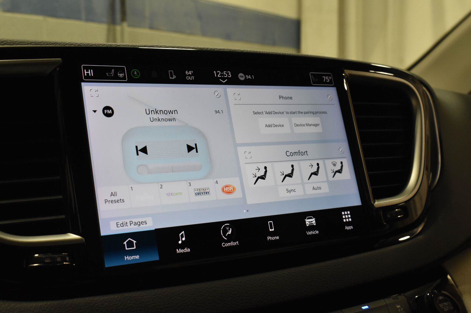 Used 2023 Chrysler Pacifica Touring-L FWD image 14