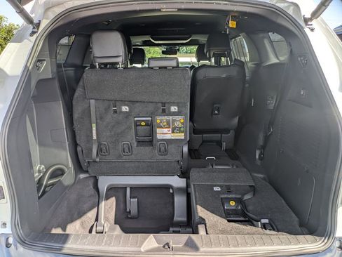 Used 2025 Toyota Sienna Platinum FWD image 22