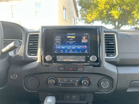 Used 2024 Nissan Frontier SV image 22