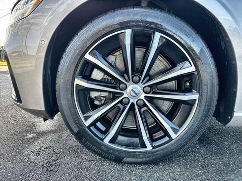 Used 2023 Volvo S60 T8 Plus image 12