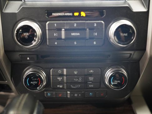 Used 2018 Ford F150 Lariat w/ Equipment Group 502A Luxury AWD/4WD image 21