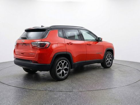 Used 2025 Jeep Compass Limited image 9