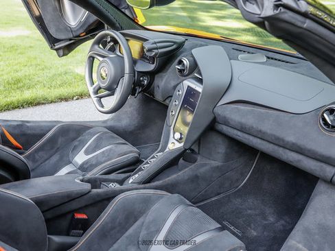 Used 2026 McLaren 750S Spider RWD image 29