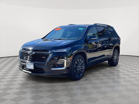 Used 2023 Chevrolet Traverse RS image 3