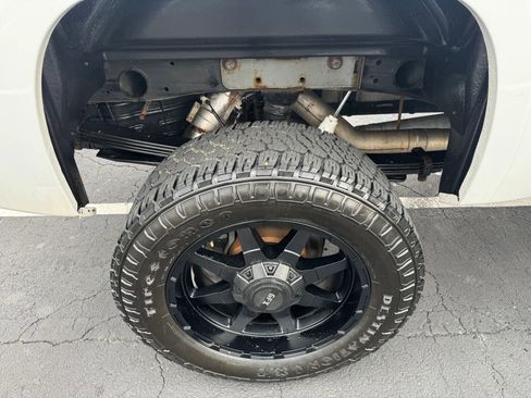 Used 2014 GMC Sierra 2500 Denali w/ Suspension Package, Off-Road image 13