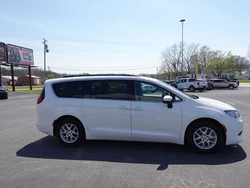 Used 2020 Chrysler Voyager Lxi image 3