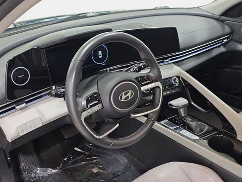 Used 2024 Hyundai Elantra Limited FWD image 16