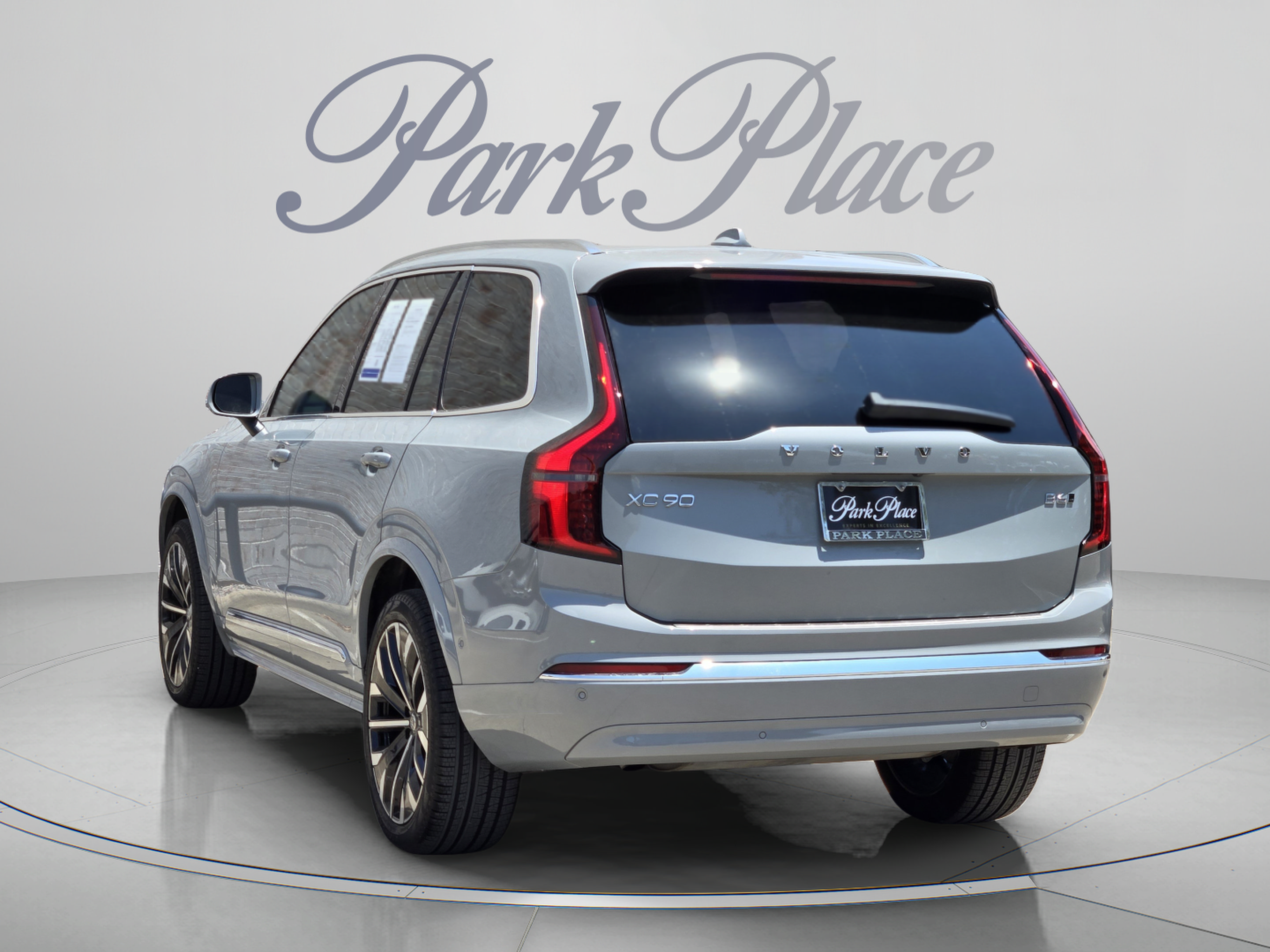 Used 2026 Volvo XC90 B6 Plus w/ Protection Package Premier AWD/4WD image 3
